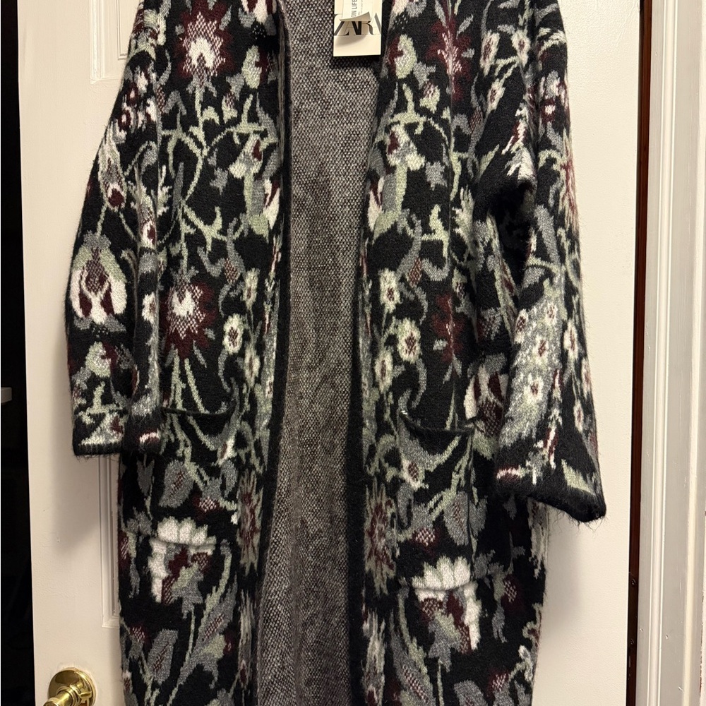 Zara Black and White Floral Knit Cardigan